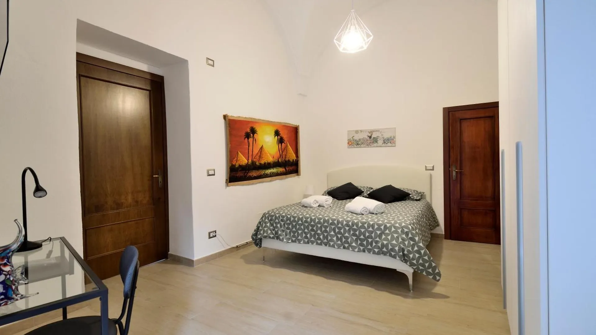 Apartament La Casa Di Carta Al Duomo Katania 0*,